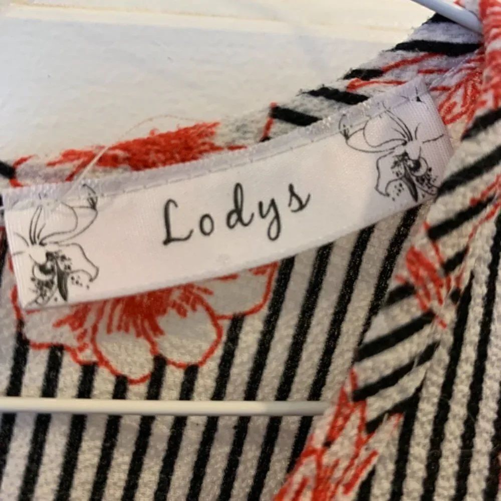 Lodys Red Floral Blouse - Picture 3 of 5